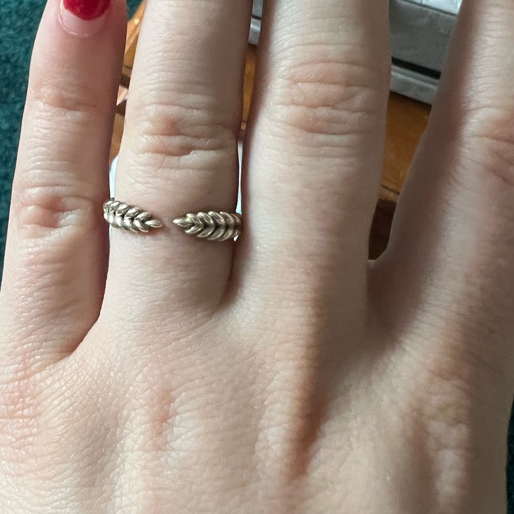 Pandora Feather ring